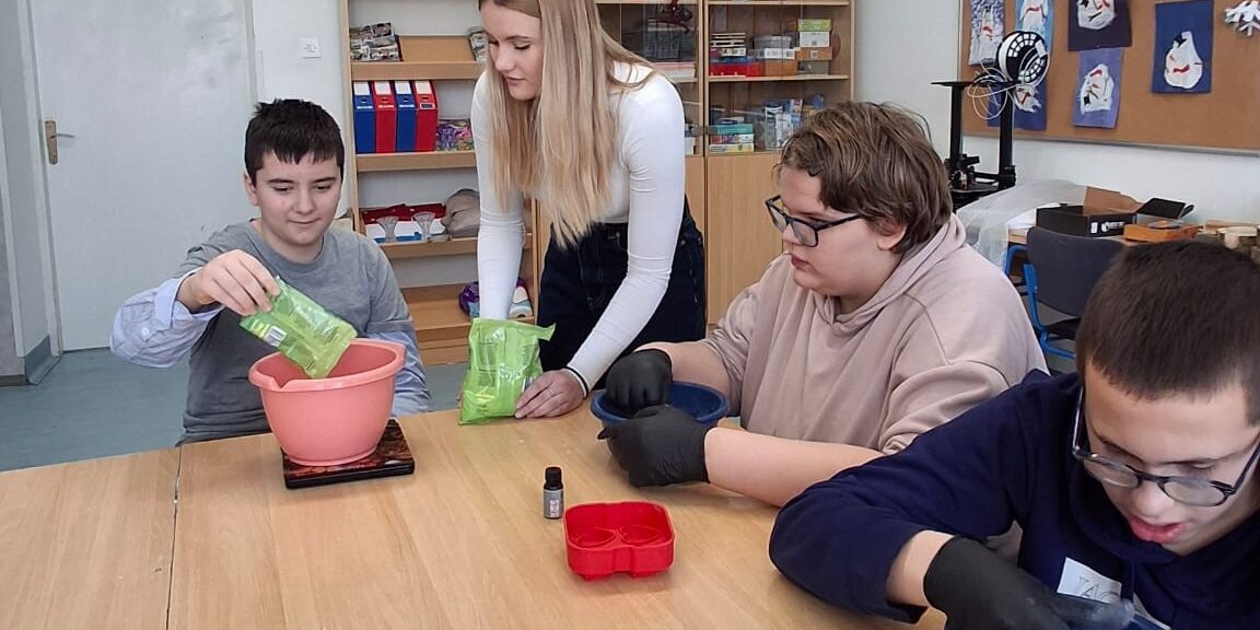 beab3397-3117-44a1-b6e1-7beefc342231_